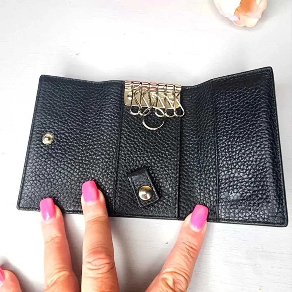 Gucci Black Pebbled Leather Silver Six Key Holder EUC